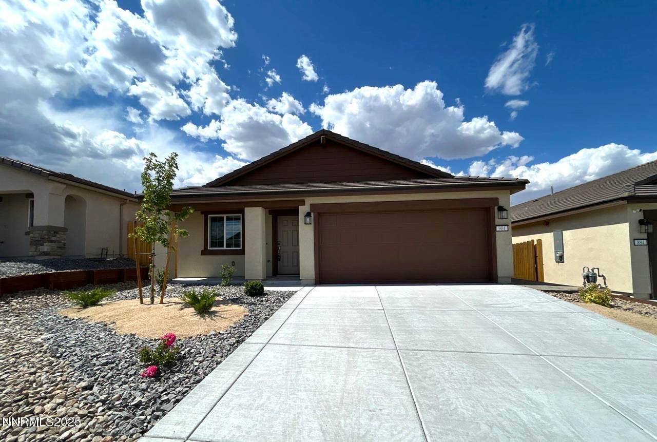 904 Cascade Range Drive - Photo 1