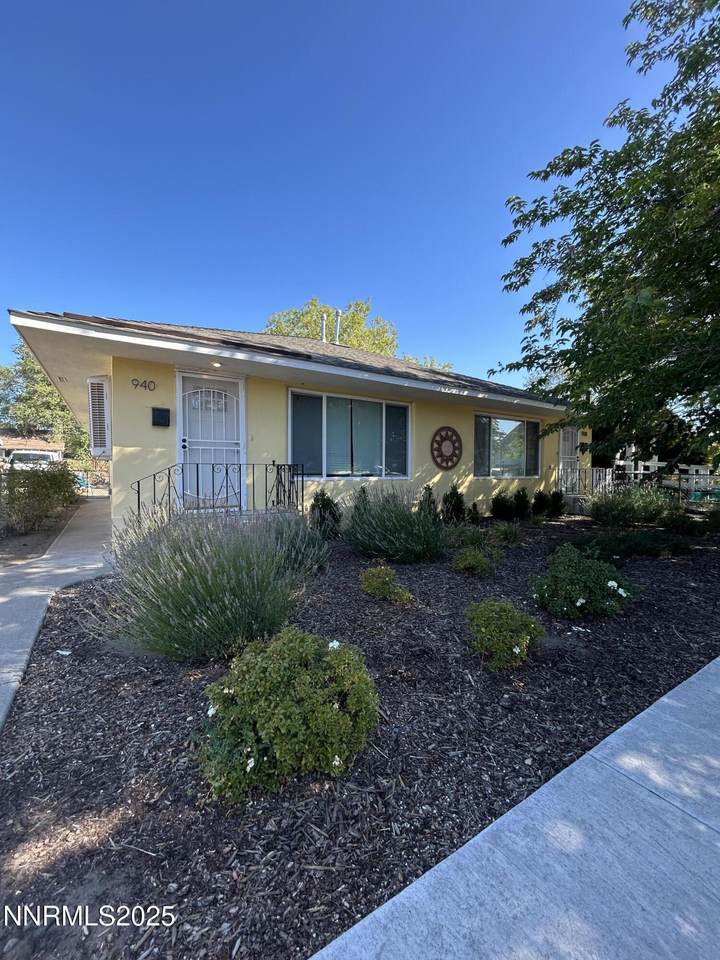 938 E Street - Photo 1