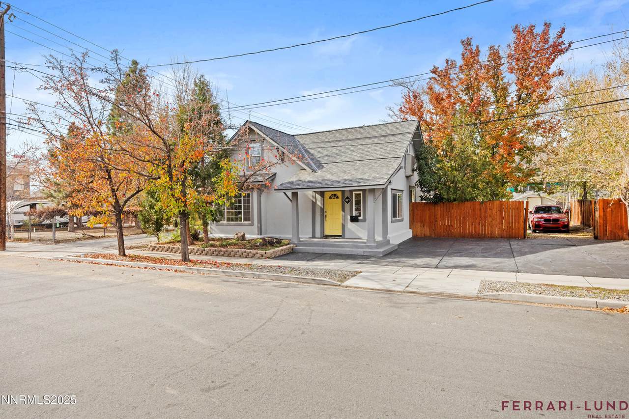 621 9th Street - Photo 1