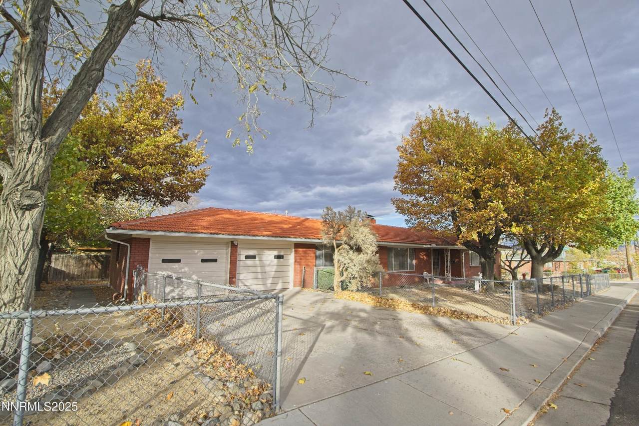 995 Roberts Street - Photo 1