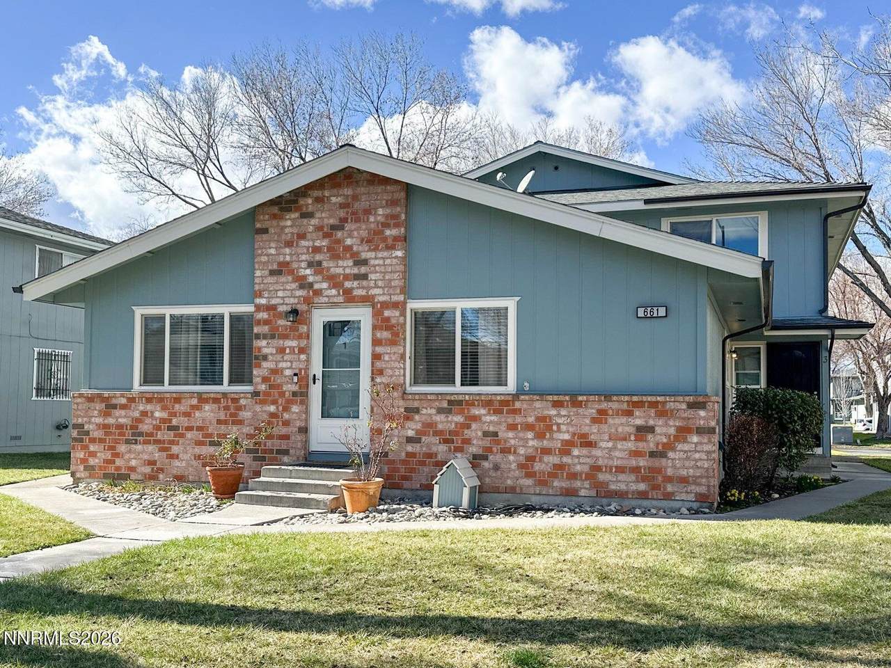 661 Oakwood Drive - Photo 1