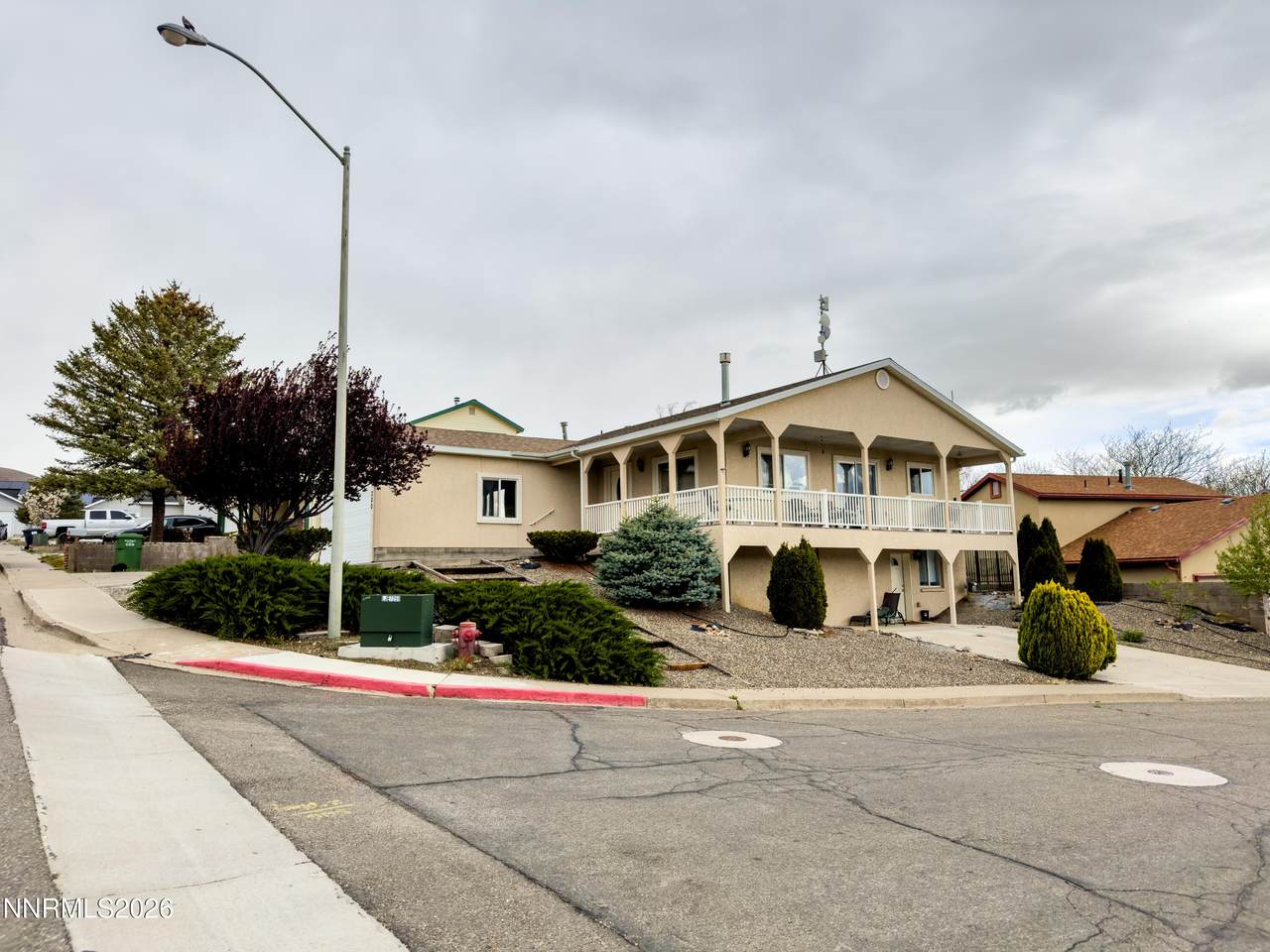 300 Mesa Way - Photo 1