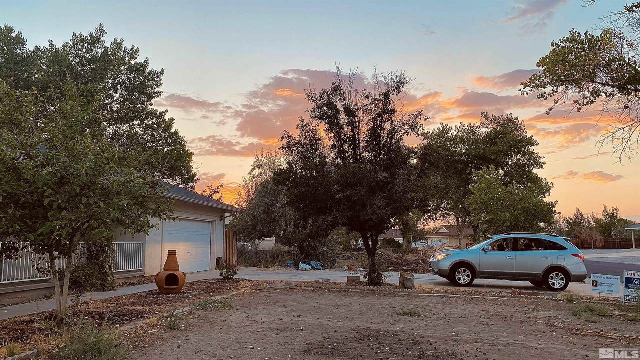 425 Sunrise Ter - Photo 1