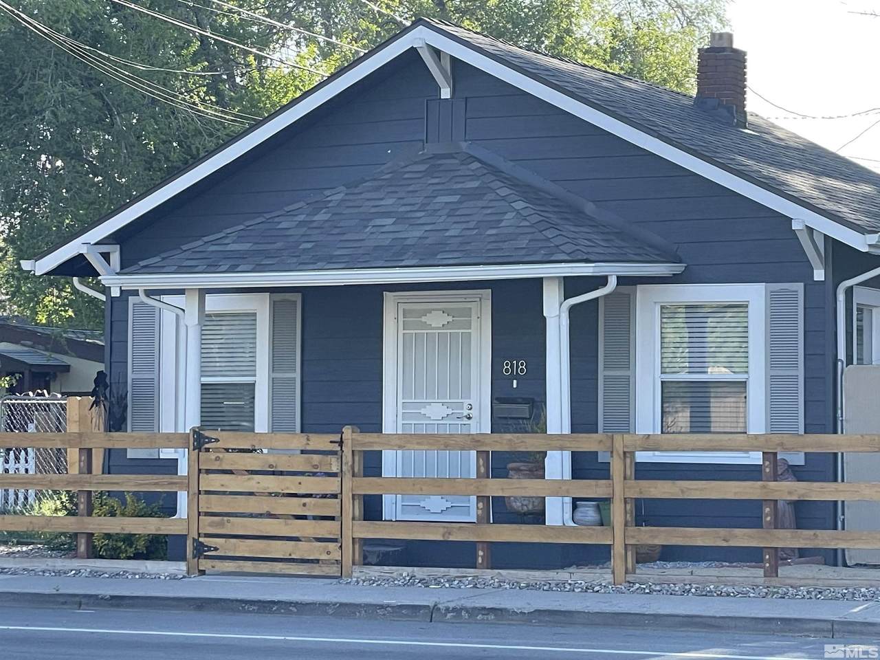 818 Rock Boulevard - Photo 1