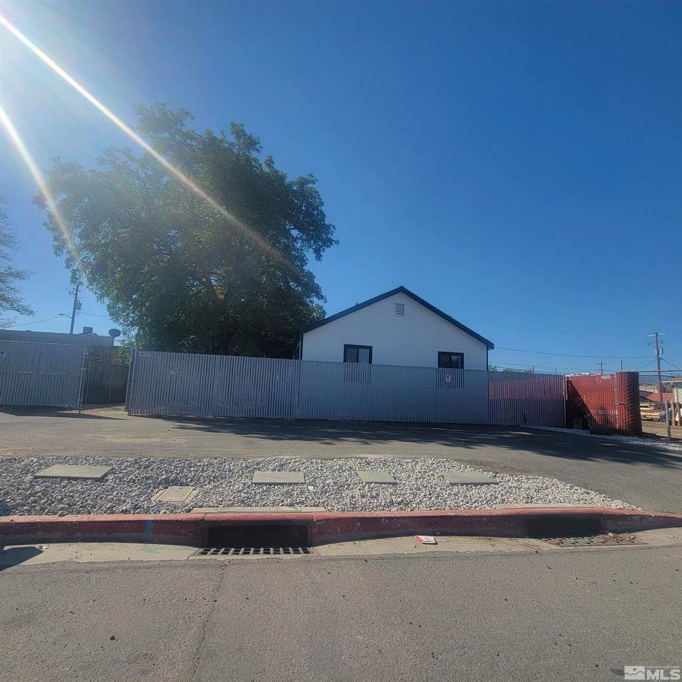 1725 Hymer Avenue - Photo 1
