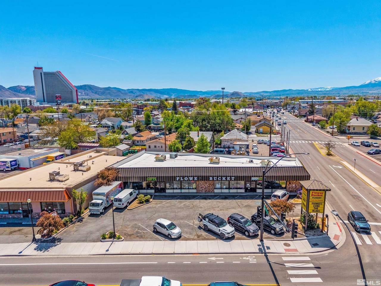 1657 Prater Way - Photo 1