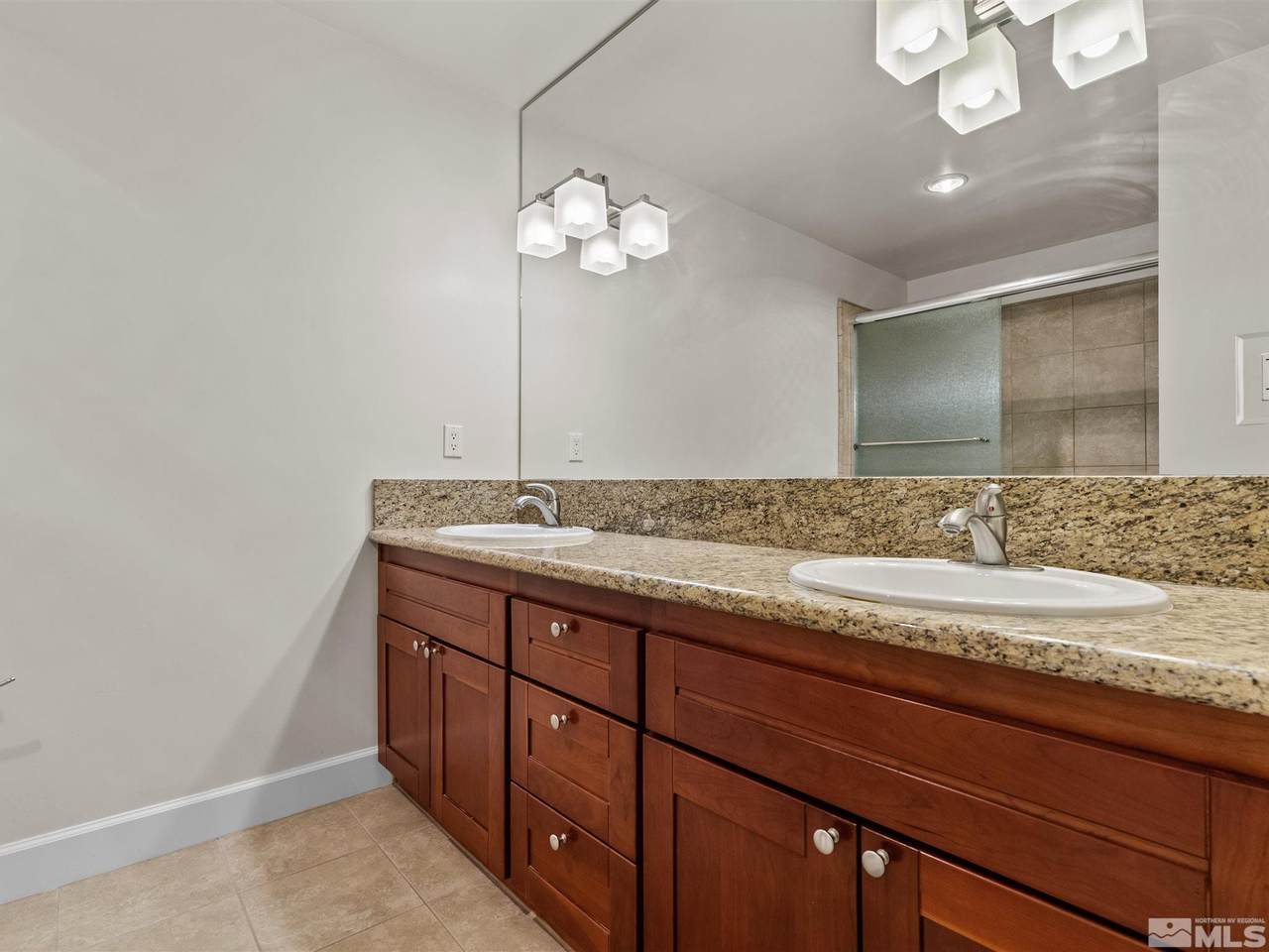 https://bt-photos.global.ssl.fastly.net/reno/1280_boomver_2_250006341-2.jpg