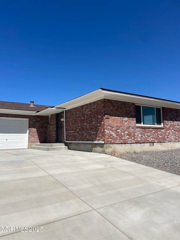 685 Genoa Avenue - Photo 1