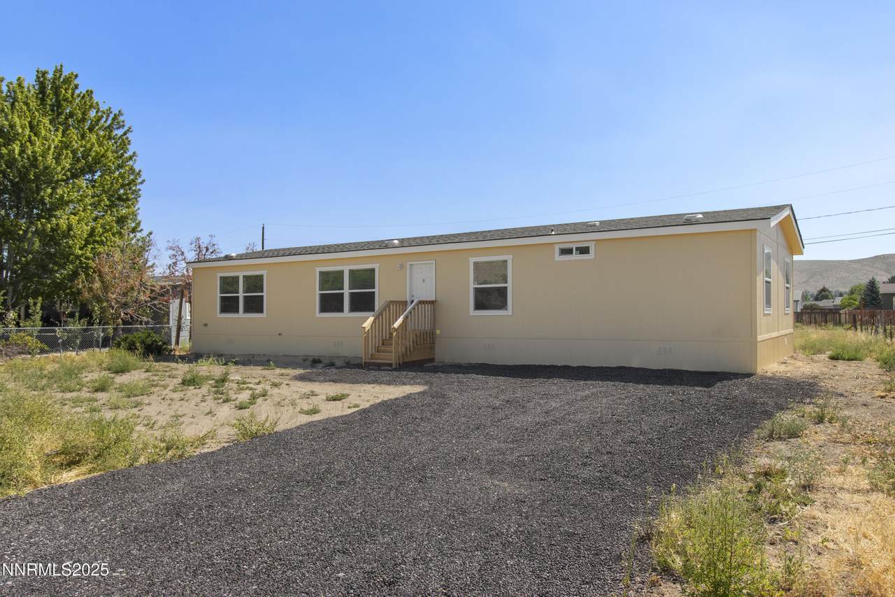 4040 Goldfinch Drive - Photo 1