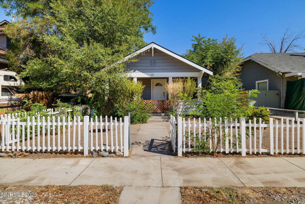 1136 E Street - Photo 1