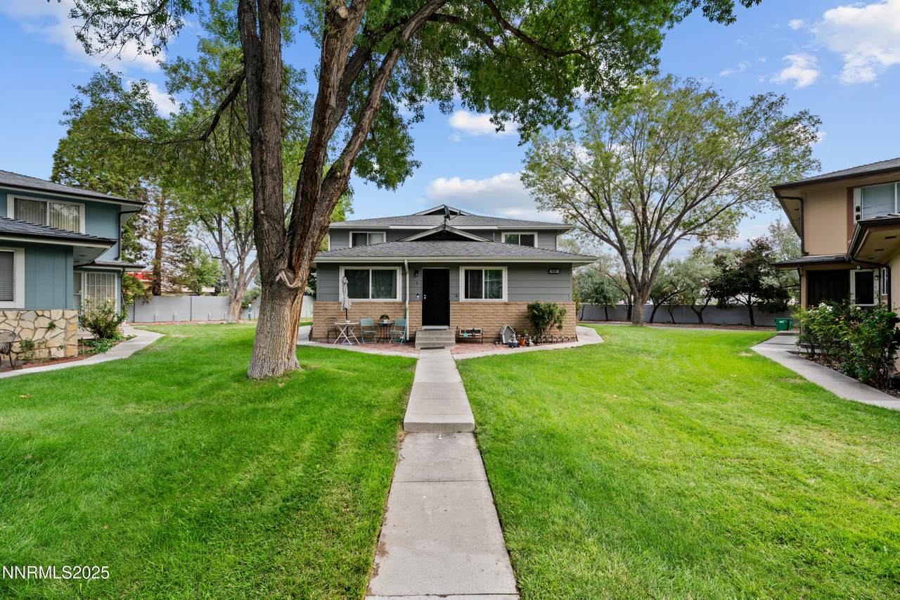 684 Oakwood Drive - Photo 1