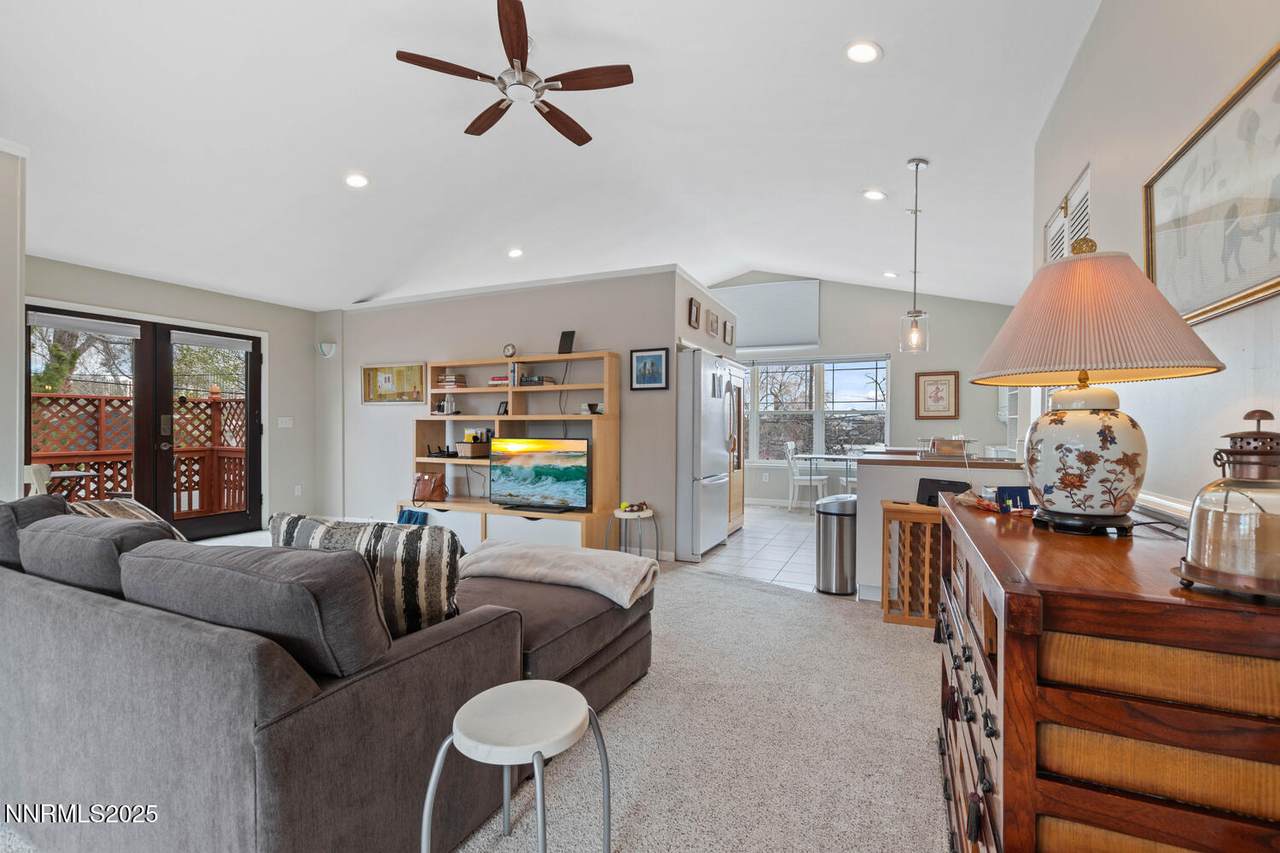 543 California Avenue - Photo 1