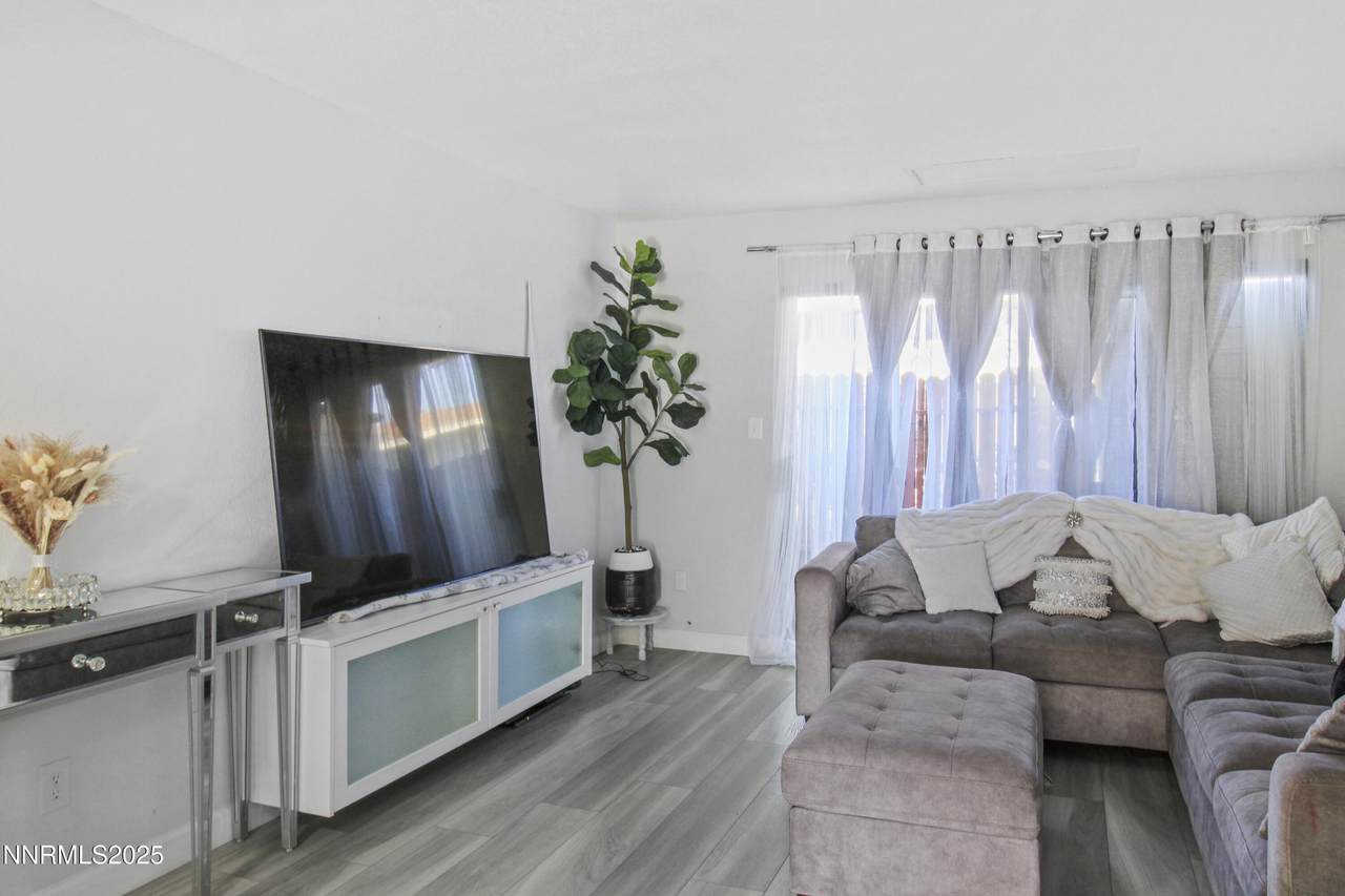 863 Nutmeg Place - Photo 1