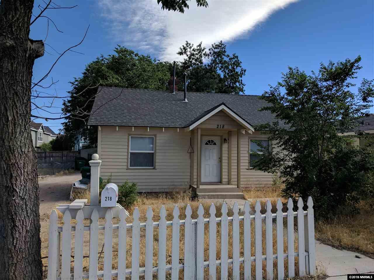 218/220 Hillcrest - Photo 1