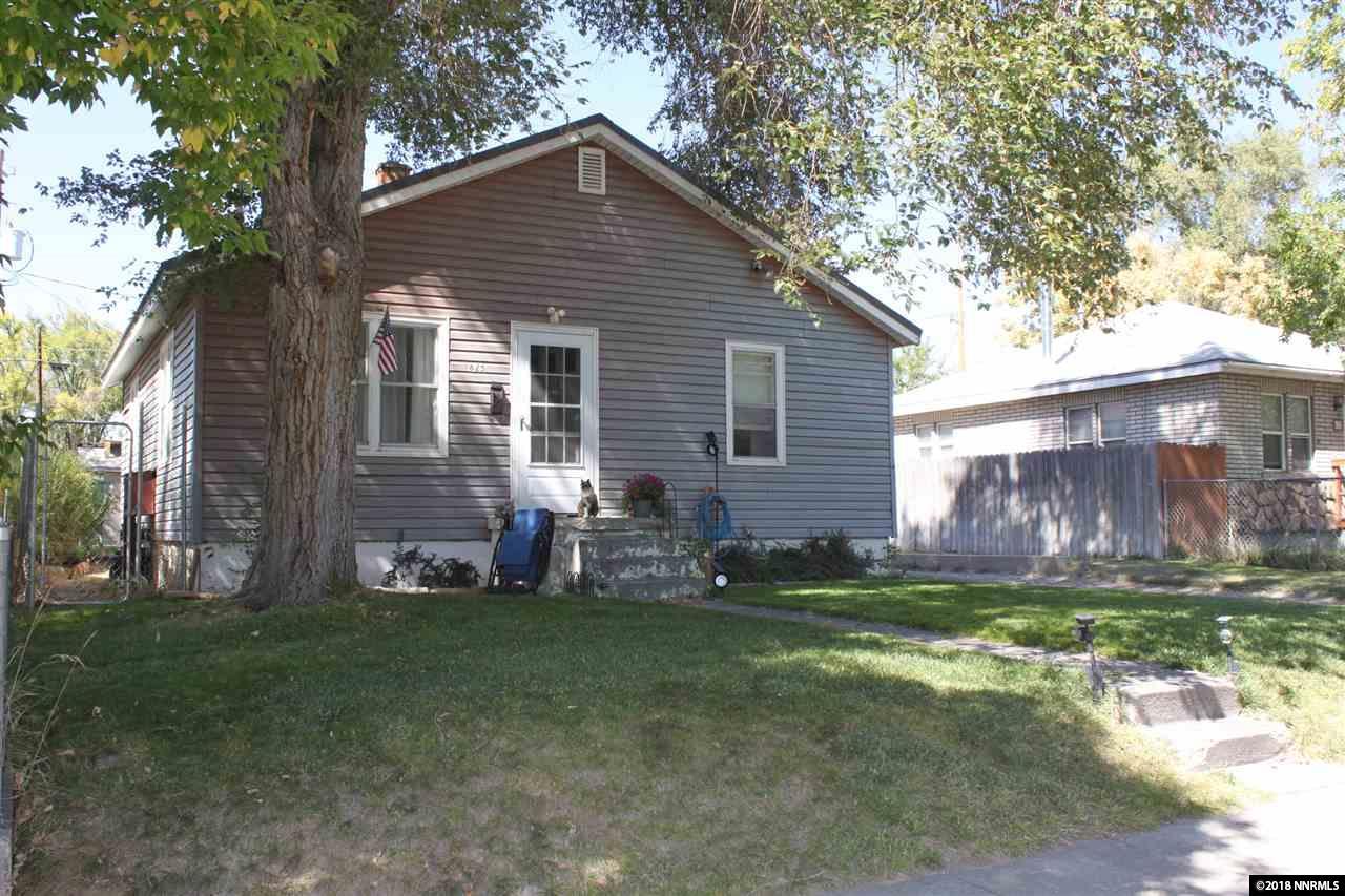 625 Maple St - Photo 1