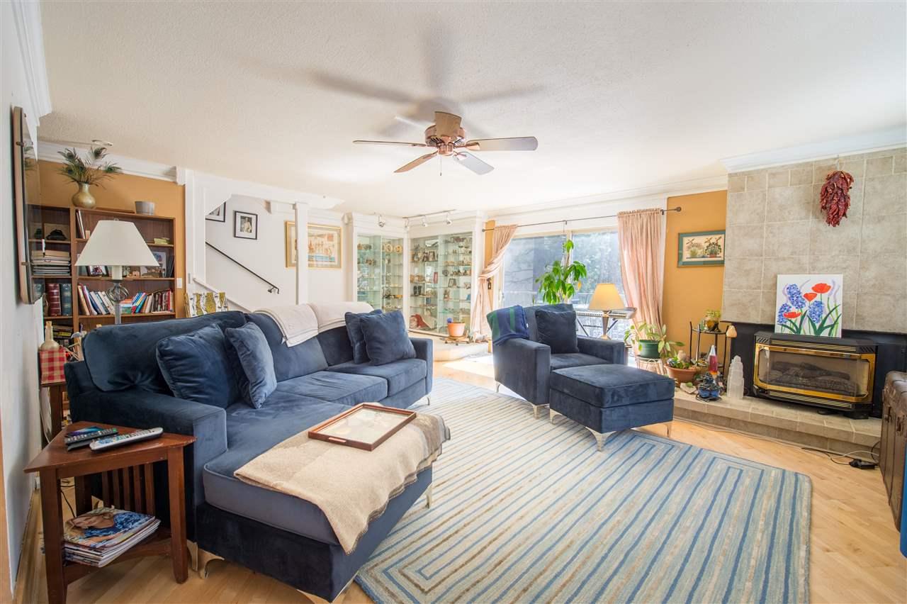 820 Oriole Way - Photo 1