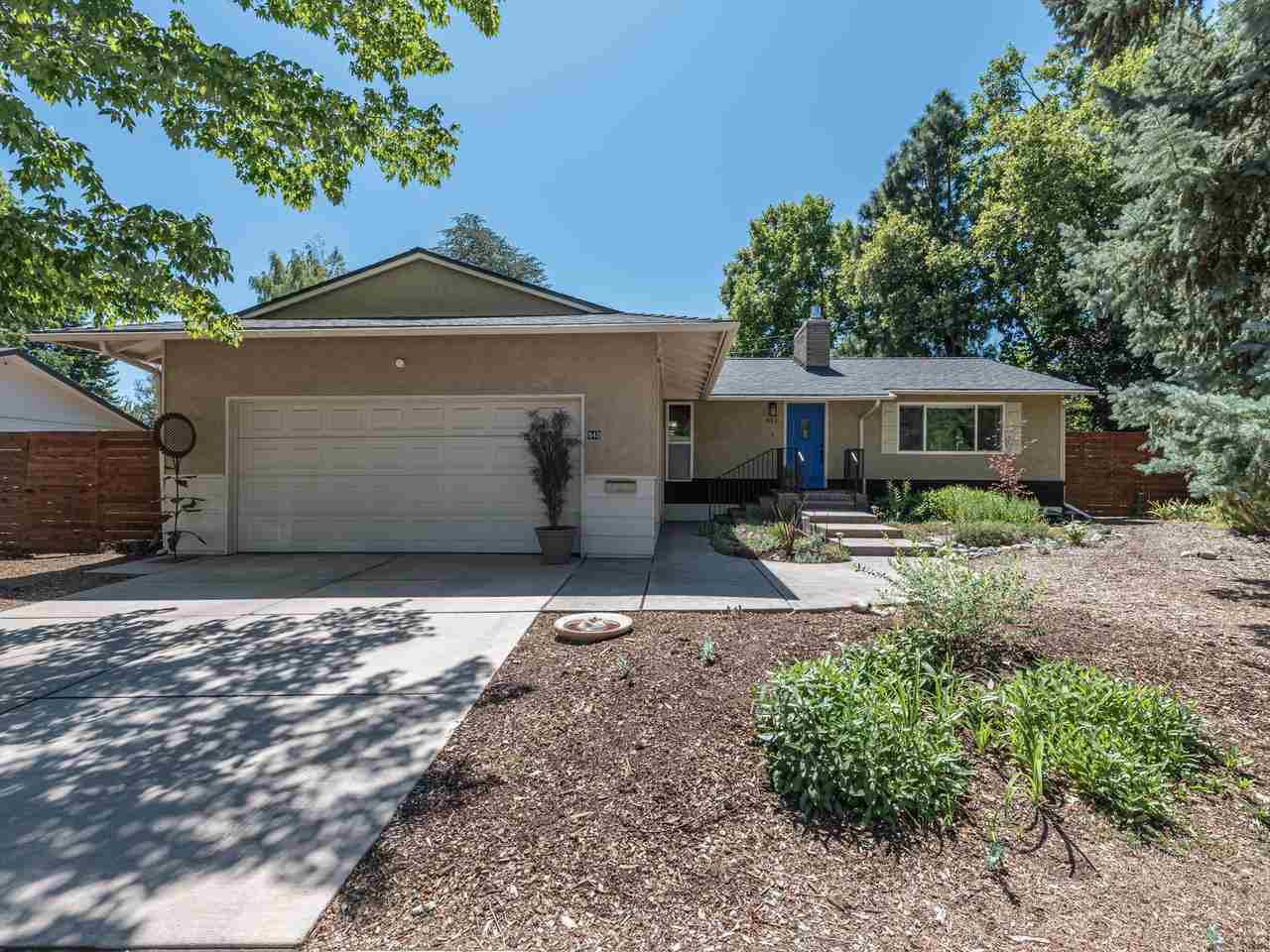940 Grandview - Photo 1