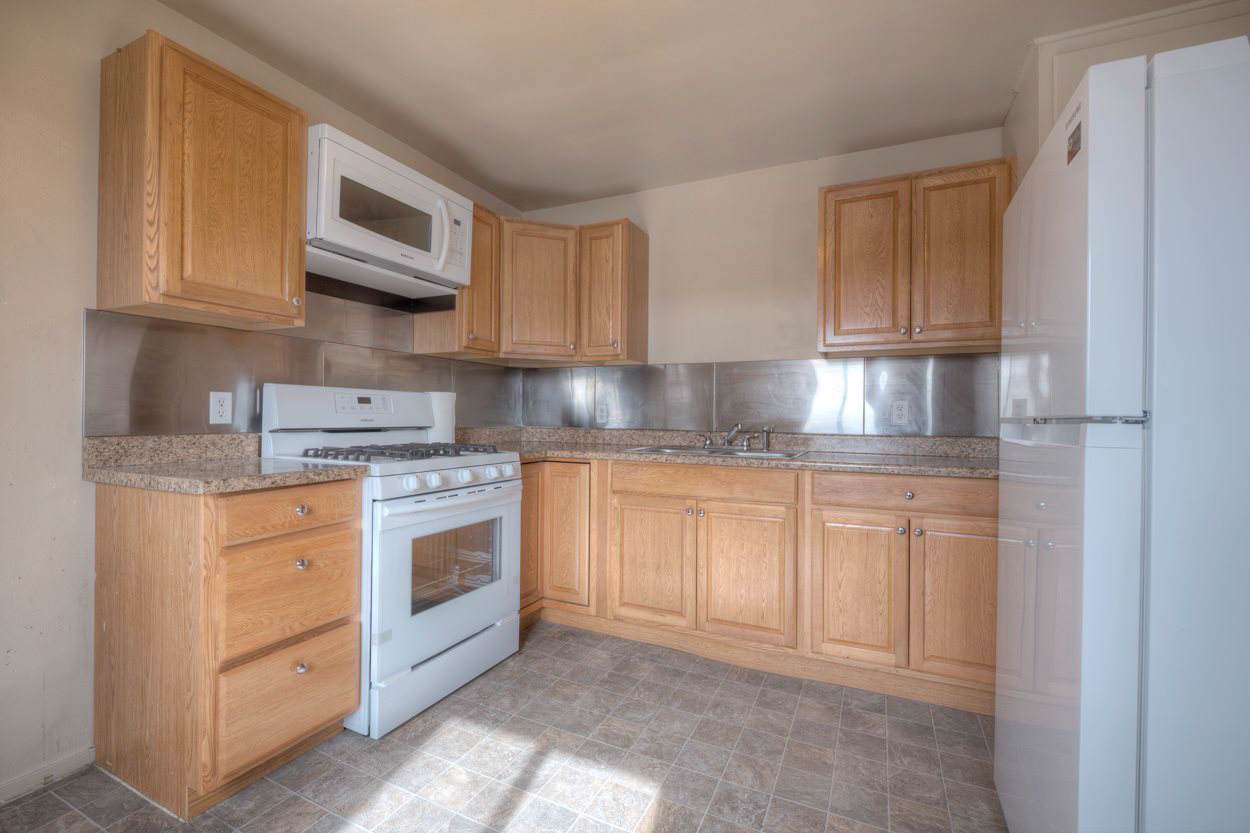 440 Claremont - Photo 1