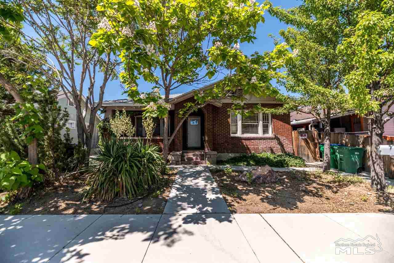 451 Roberts St - Photo 1