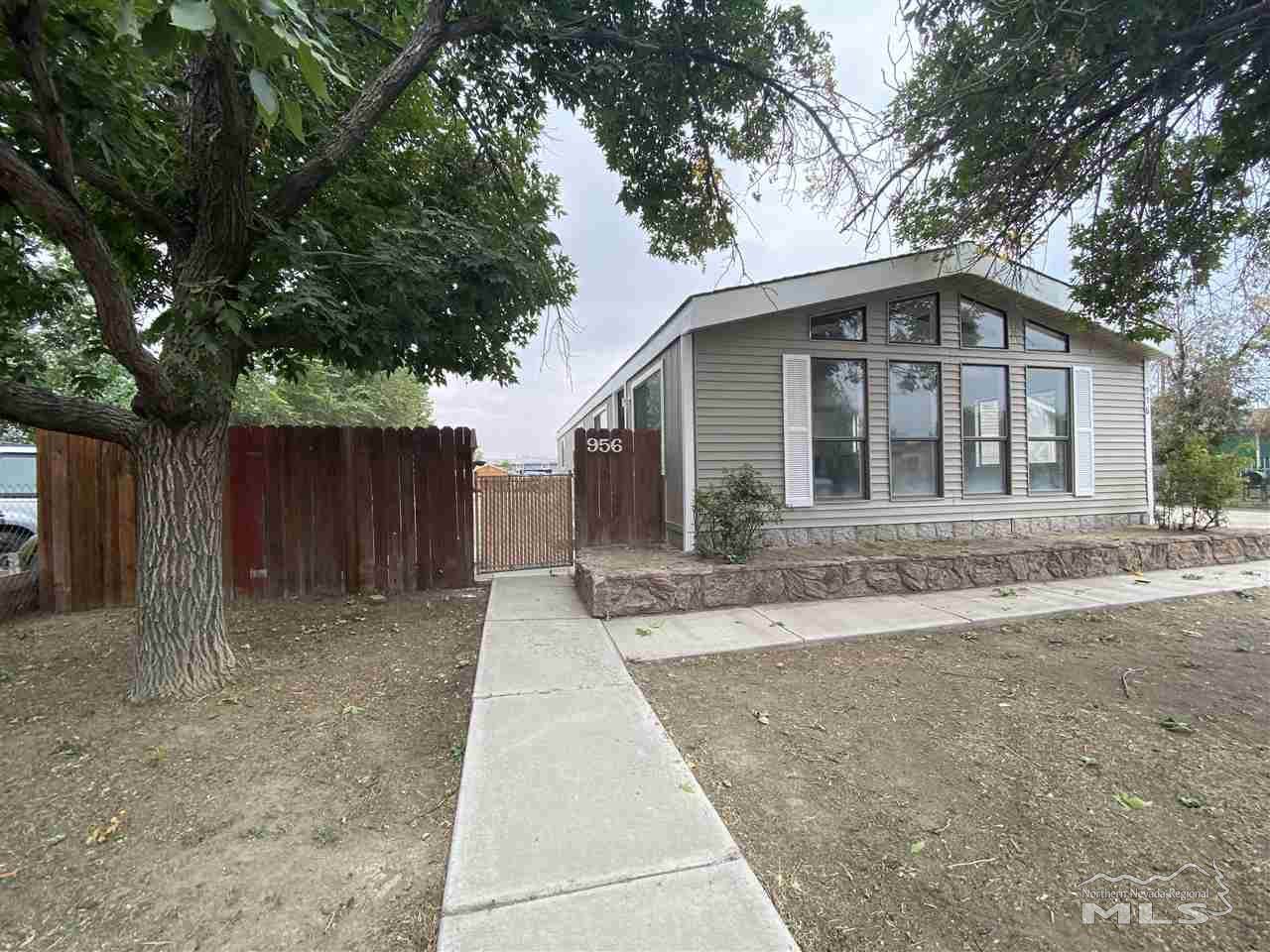 956 Scott Dr - Photo 1
