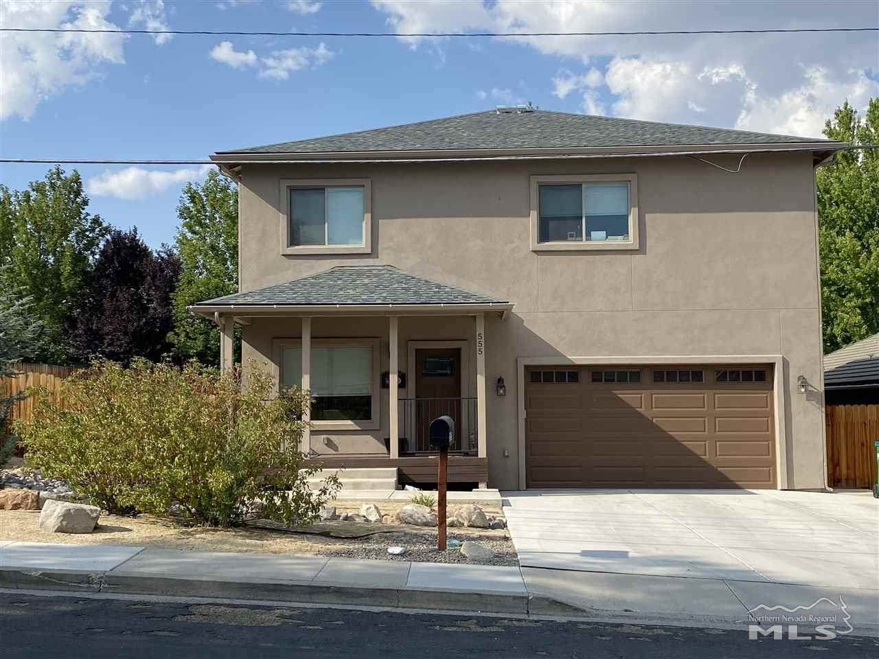 555 College Dr - Photo 1