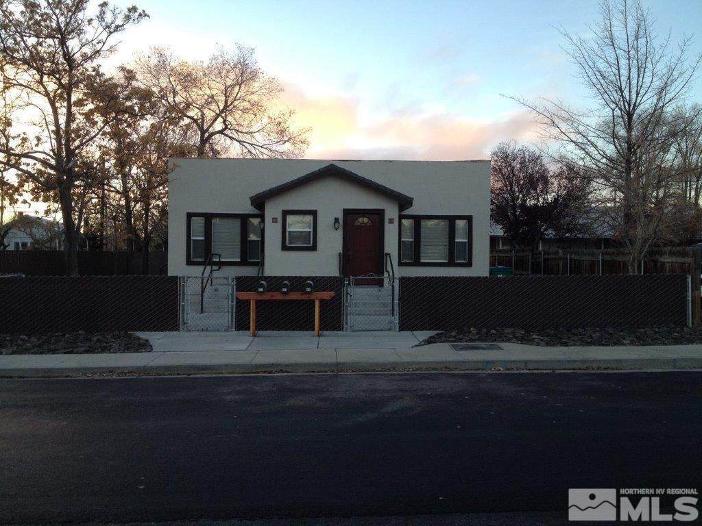 462 Laurel Street - Photo 1