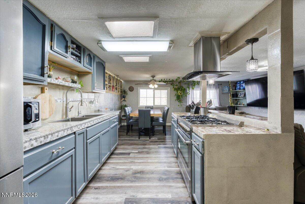 985 Villa Way - Photo 1