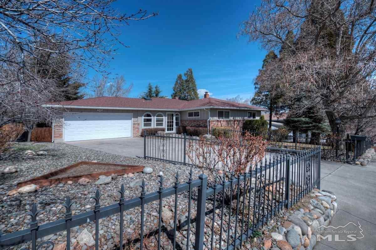 345 Hillcrest - Photo 1