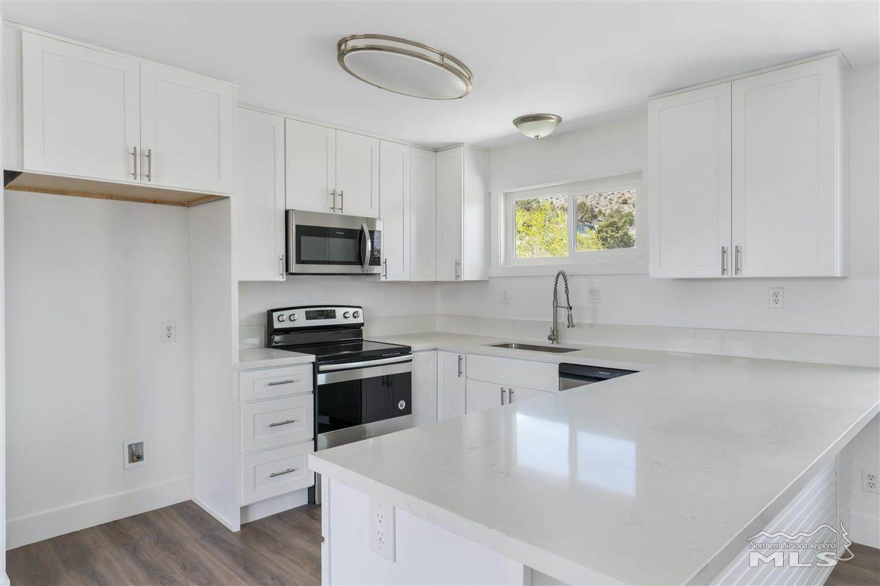 610 Oregon - Photo 1