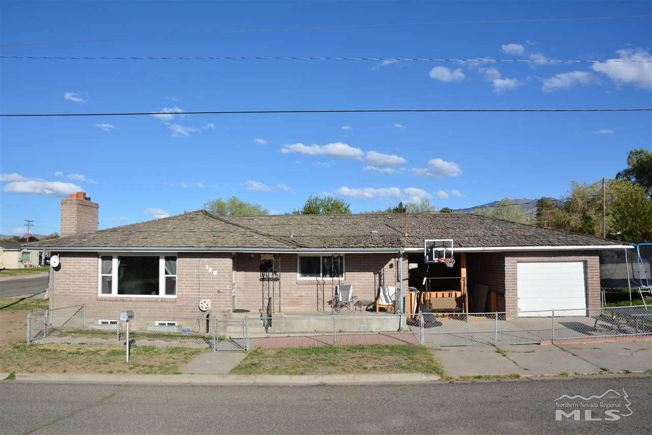 100 Pleasant St - Photo 1