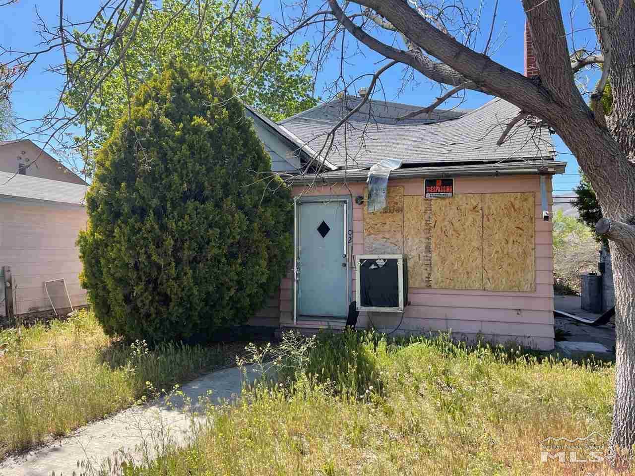 402 Railroad St - Photo 1