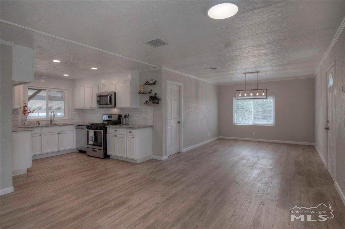 210 Magnolia - Photo 1