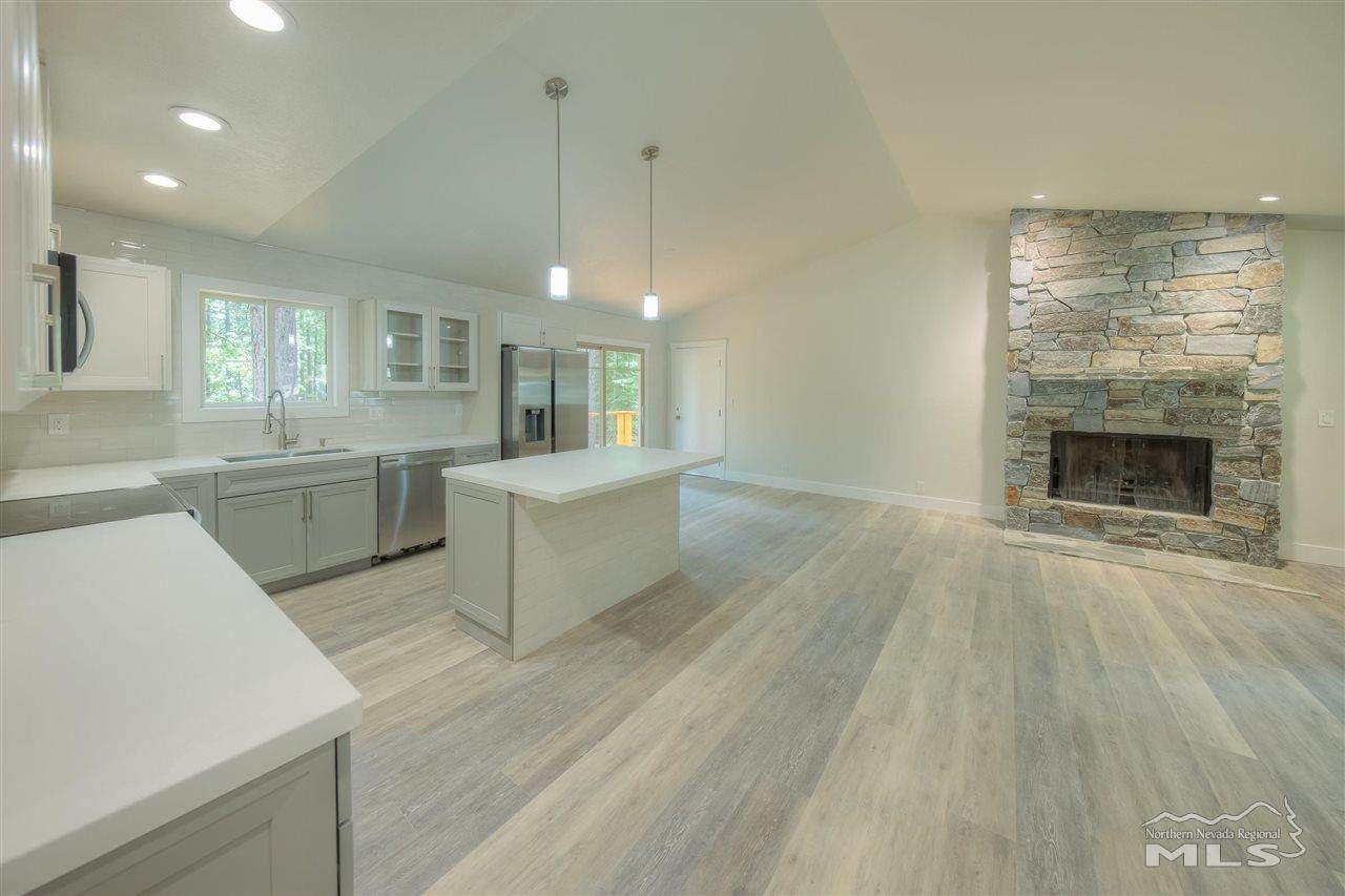 893 Donna Dr - Photo 1
