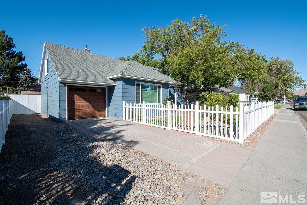 444 Prater Way - Photo 1