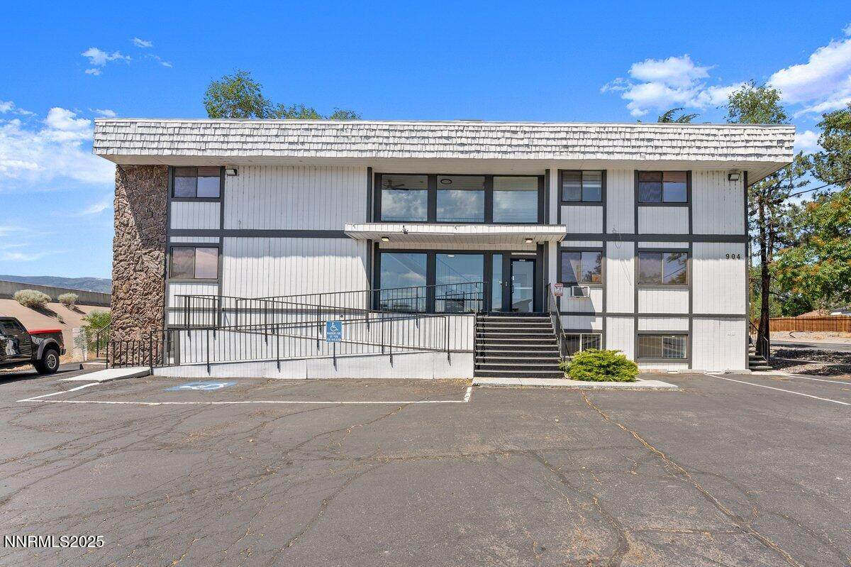 904 7th Street - Photo 1