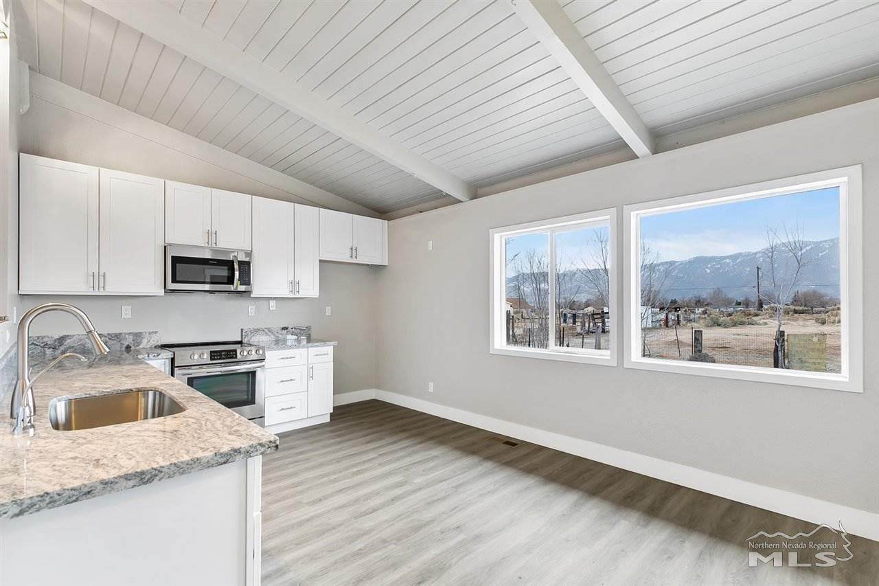 3075 White Pine - Photo 1