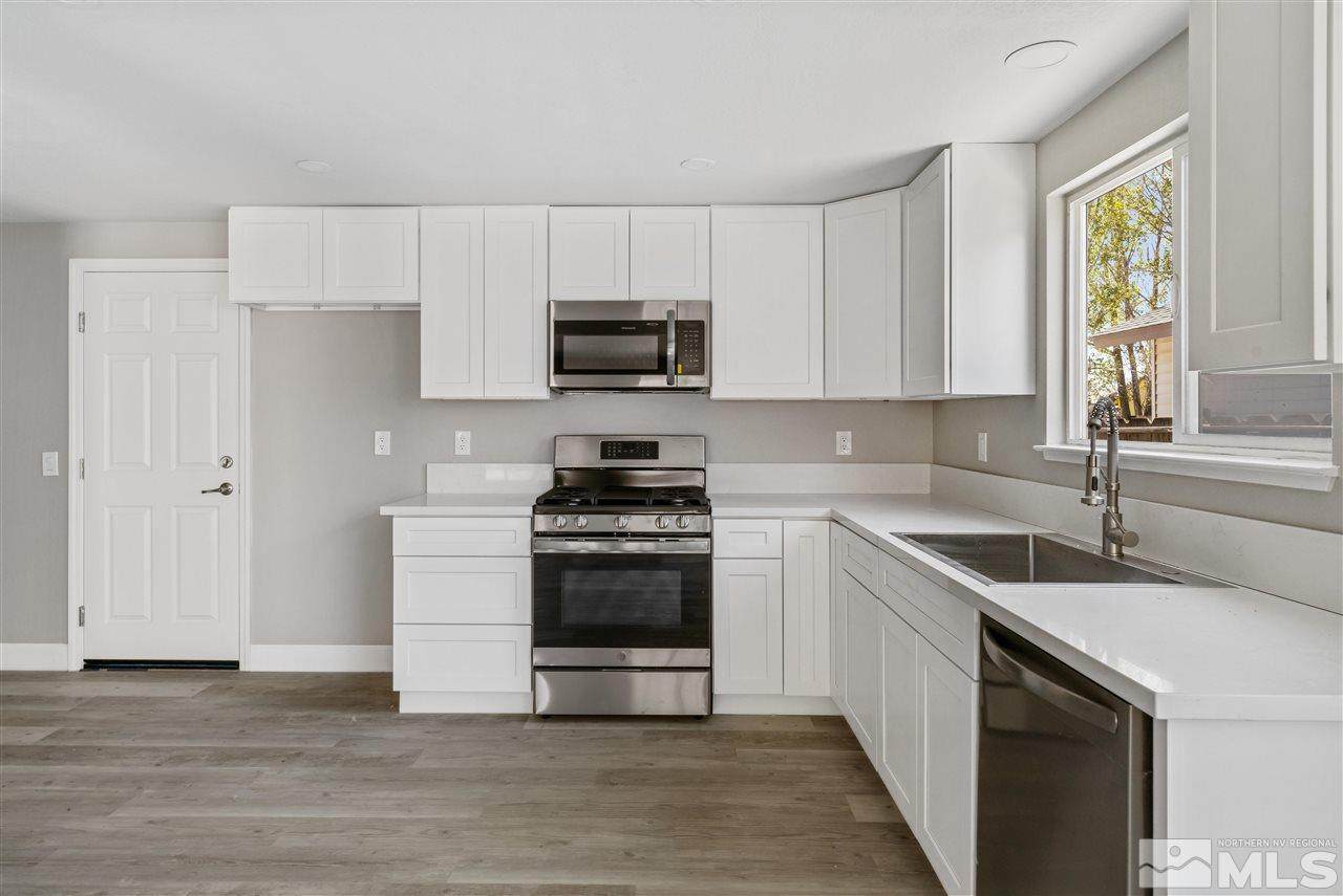 4136 Montez - Photo 1
