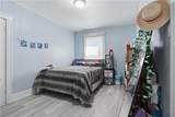 872 Lonsdale Avenue - Photo 40