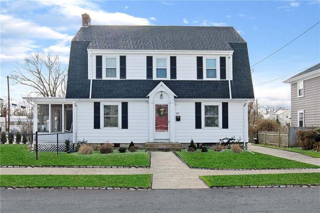 142 Canonchet Av - Photo 1