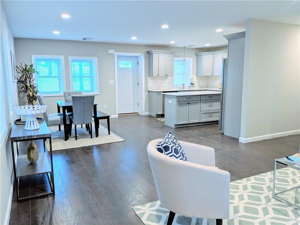 85 Canonchet Av - Photo 1