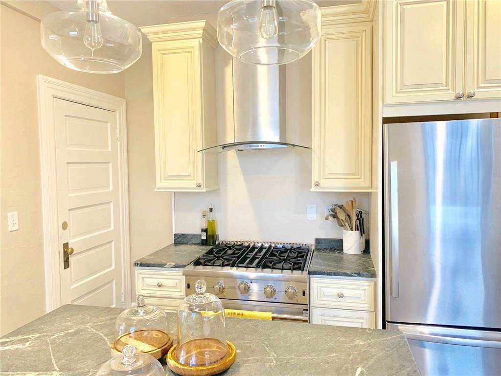 575 Academy Avenue - Photo 1