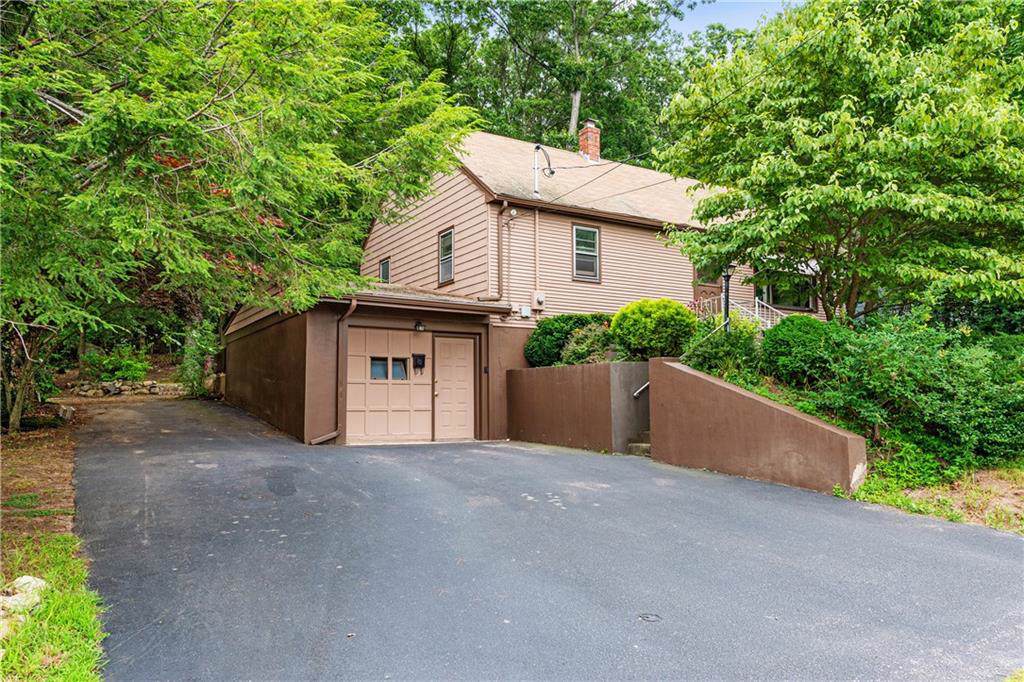 82 Saint Agnes Av - Photo 1