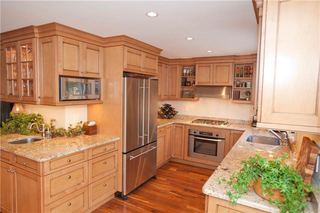 500 Greenwich Avenue - Photo 1