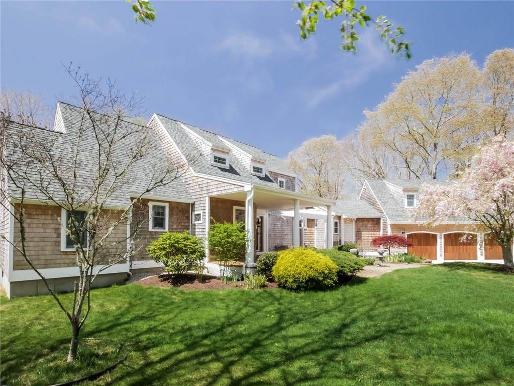 27 North Niantic Drive - Photo 1