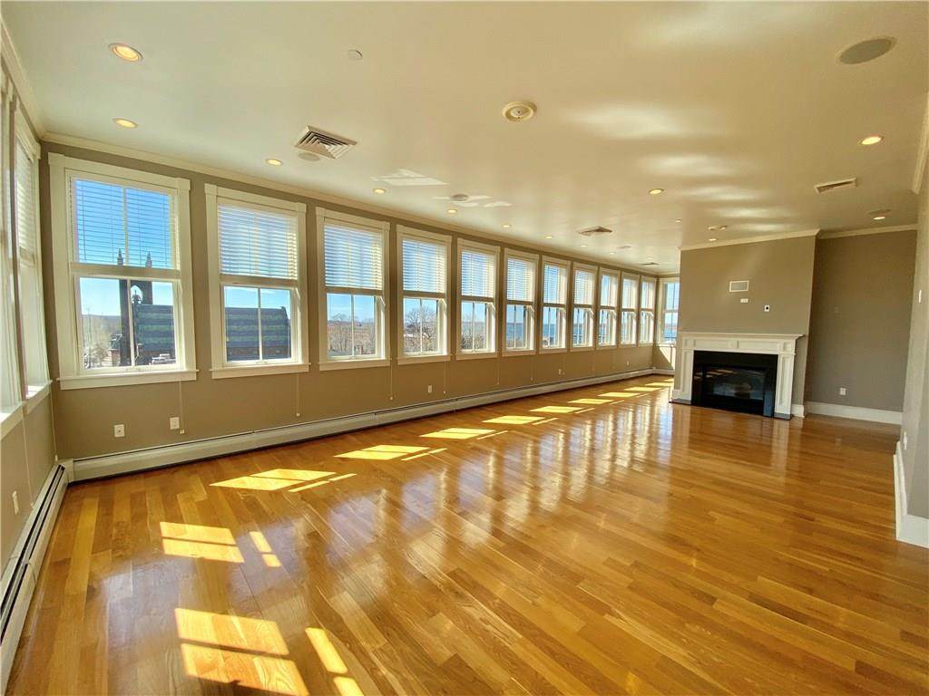423 Hope Street - Photo 1