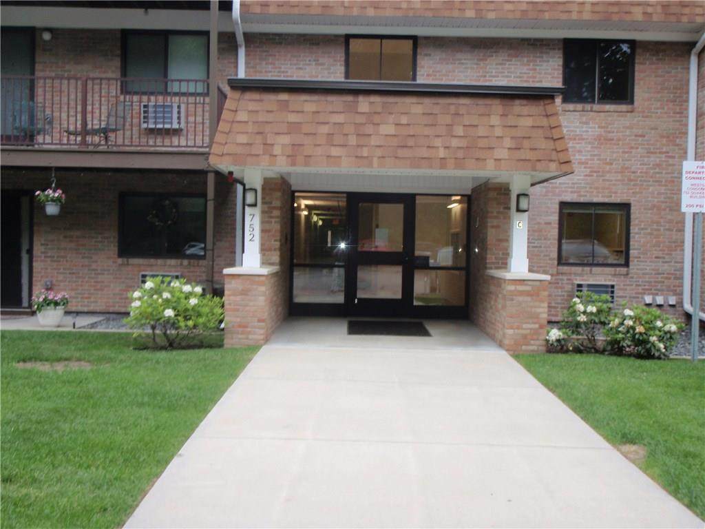 752 Quaker Lane - Photo 1