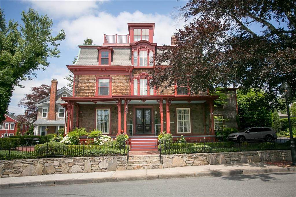 130 Touro Street - Photo 1