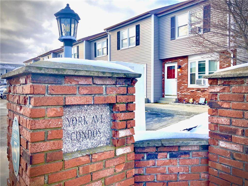 300 York Avenue - Photo 1