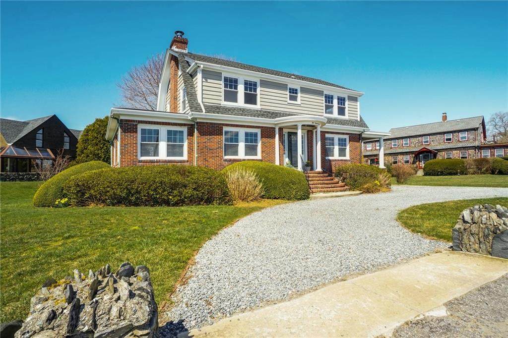 121 Conanicus Avenue - Photo 1