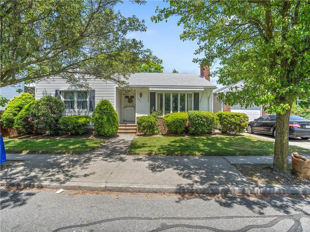 733 Admiral Street - Photo 1